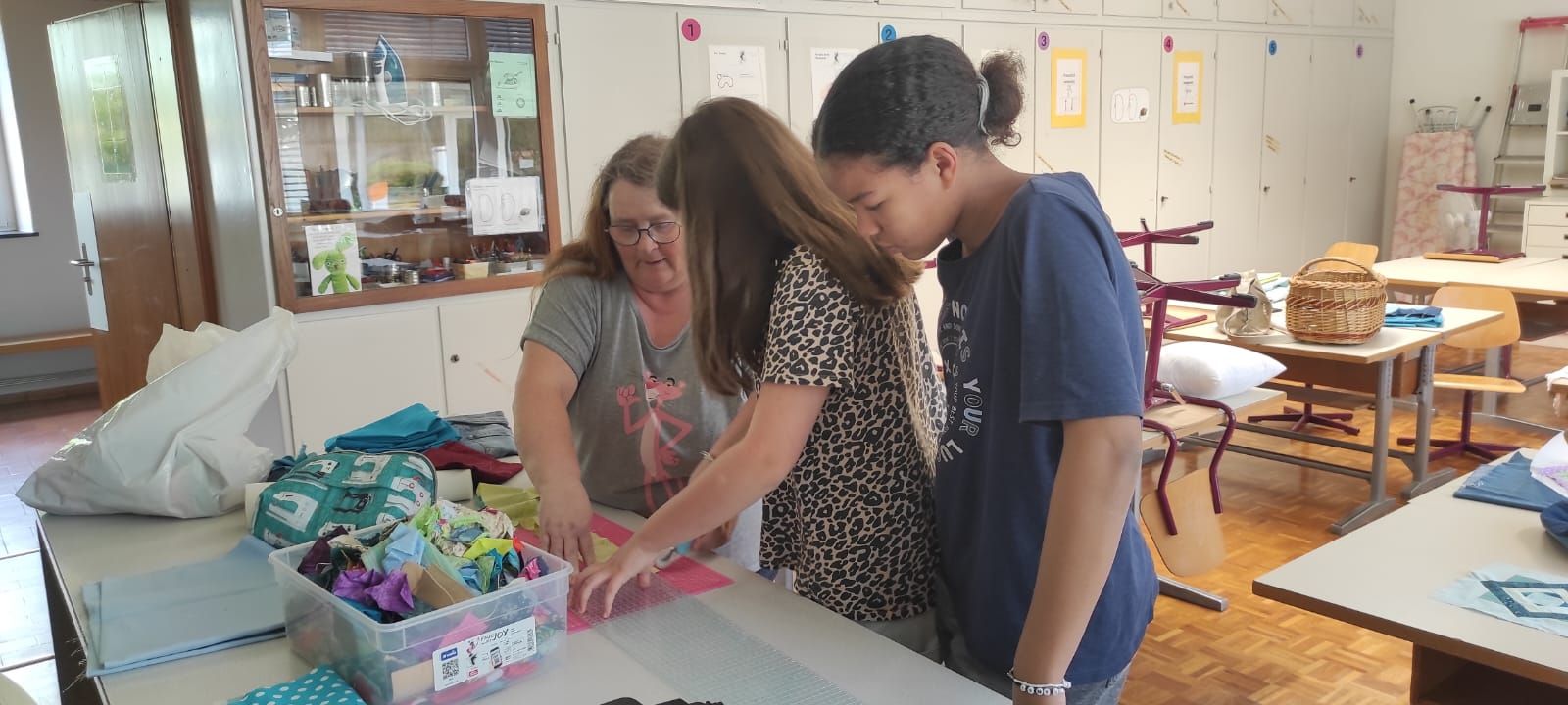 2024 Die Kunst bunte Stoffe zu verarbeiten